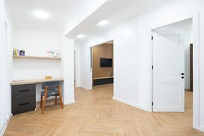 Chic & Modern 4BR Home in Old Tbilisi