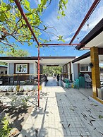 Isla Enriqueta - Private Beach Resort