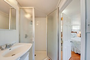 1 Mi to Fishing Pier: Apalachicola Bay Getaway!