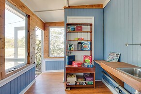 1 Mi to Fishing Pier: Apalachicola Bay Getaway!