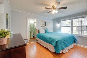 1 Mi to Fishing Pier: Apalachicola Bay Getaway!