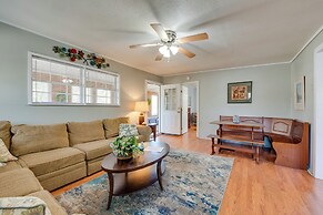 1 Mi to Fishing Pier: Apalachicola Bay Getaway!