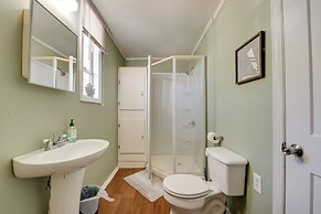 1 Mi to Fishing Pier: Apalachicola Bay Getaway!