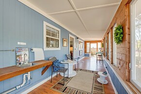 1 Mi to Fishing Pier: Apalachicola Bay Getaway!