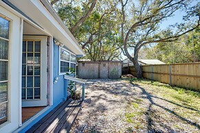 1 Mi to Fishing Pier: Apalachicola Bay Getaway!