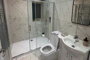 1 Bed-sleeps 3-patio-2 min to Beach