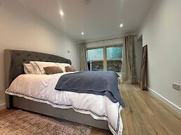 1 Bed-sleeps 3-patio-2 min to Beach