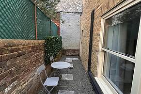 1 Bed-sleeps 3-patio-2 min to Beach