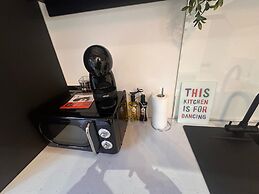 1 Bed-sleeps 3-patio-2 min to Beach