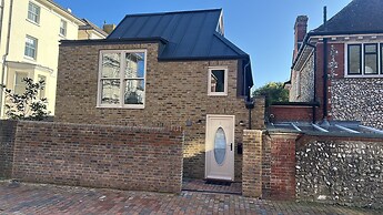 1 Bed-sleeps 3-patio-2 min to Beach