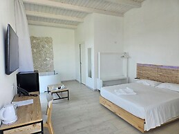 Luxury pool Suites - Città Bianca