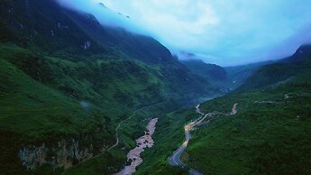 Zhensu Canyon Sanctuary
