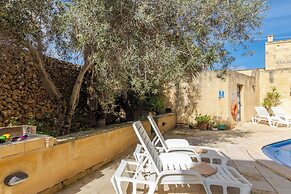 Bebbuxija Pool Farmhouse Gozo