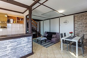 Karesz Holiday Home