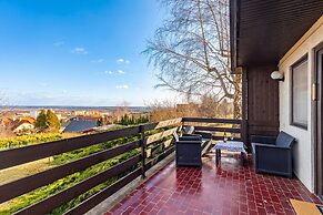 Karesz Holiday Home