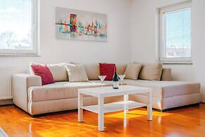 Cherry City Stay Apartment With Parking