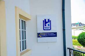 Hill Crest Apartments