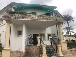 Hill Crest Apartments