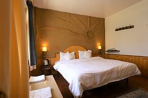 Beholden stay and cafe - Old Manali