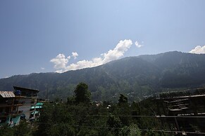 Beholden stay and cafe - Old Manali