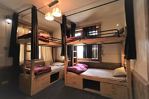 Beholden stay and cafe - Old Manali