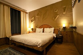 Beholden stay and cafe - Old Manali
