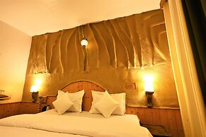 Beholden stay and cafe - Old Manali