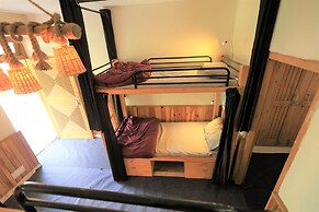 Beholden stay and cafe - Old Manali