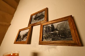 Beholden stay and cafe - Old Manali