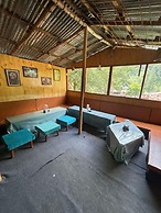Beholden stay and cafe - Old Manali