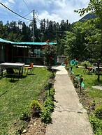 Beholden stay and cafe - Old Manali