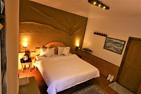 Beholden stay and cafe - Old Manali