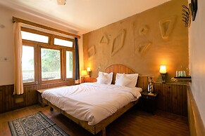 Beholden stay and cafe - Old Manali