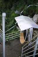 Beholden stay and cafe - Old Manali