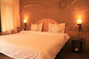 Beholden stay and cafe - Old Manali