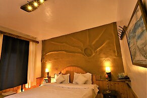 Beholden stay and cafe - Old Manali