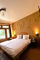 Beholden stay and cafe - Old Manali