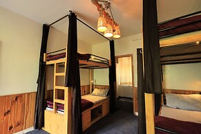 Beholden stay and cafe - Old Manali