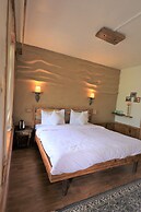 Beholden stay and cafe - Old Manali