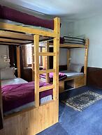 Beholden stay and cafe - Old Manali