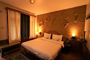 Beholden stay and cafe - Old Manali