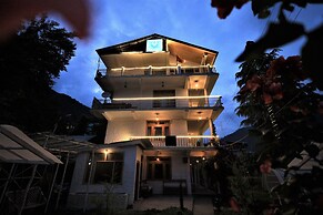 Beholden stay and cafe - Old Manali
