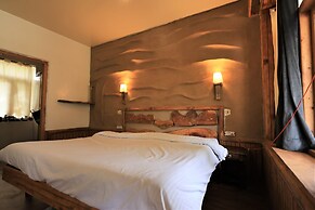 Beholden stay and cafe - Old Manali