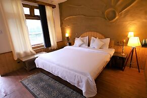 Beholden stay and cafe - Old Manali