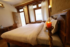 Beholden stay and cafe - Old Manali