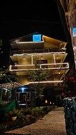Beholden stay and cafe - Old Manali