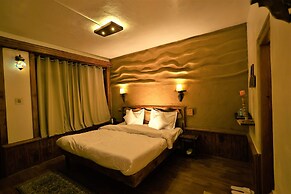 Beholden stay and cafe - Old Manali