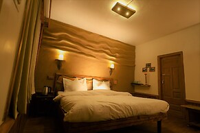 Beholden stay and cafe - Old Manali