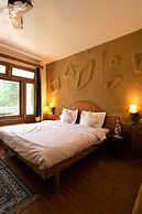 Beholden stay and cafe - Old Manali