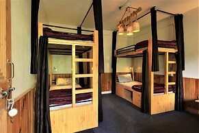 Beholden stay and cafe - Old Manali